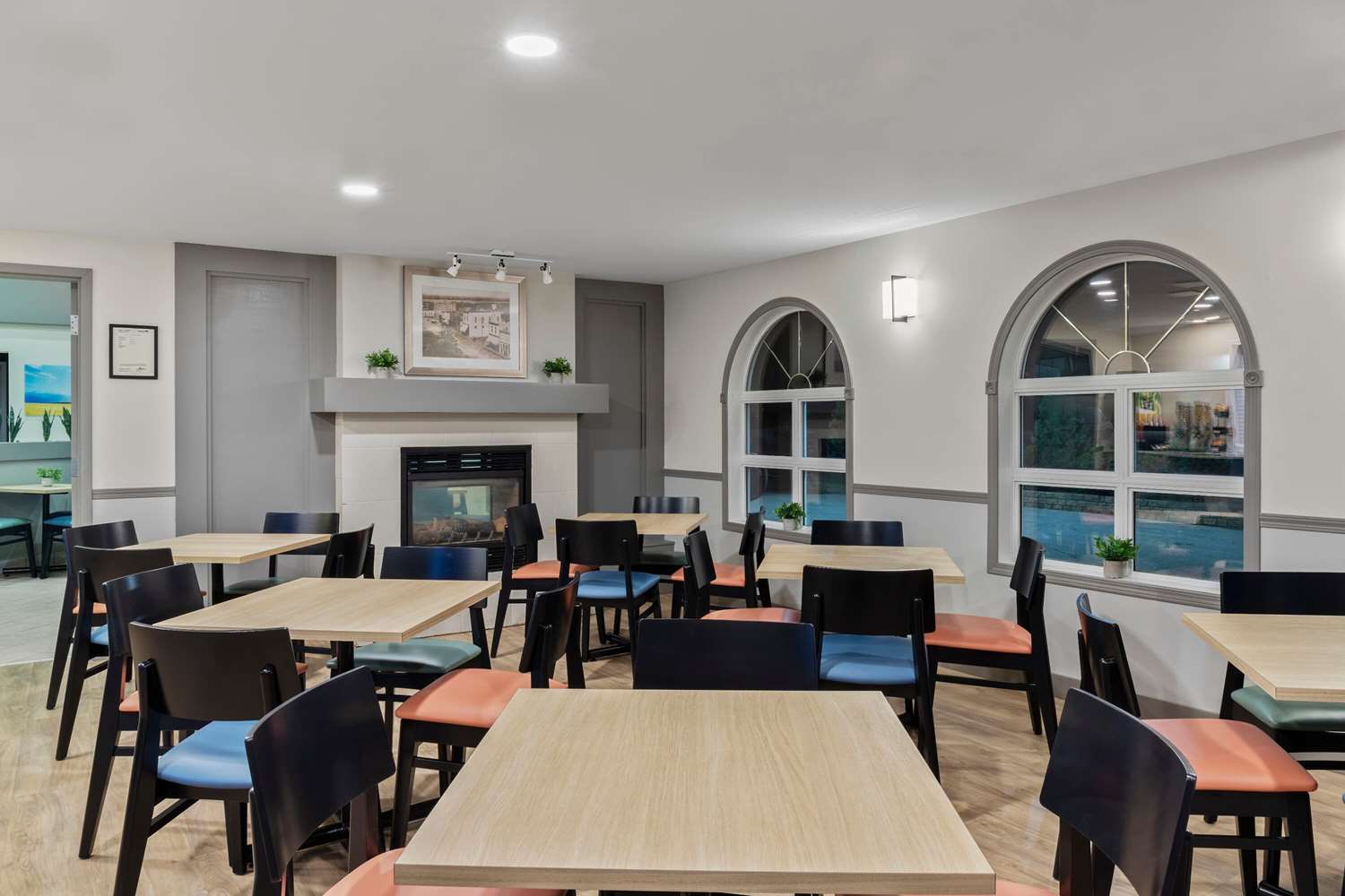 Фото Days Inn by Wyndham Steinbach