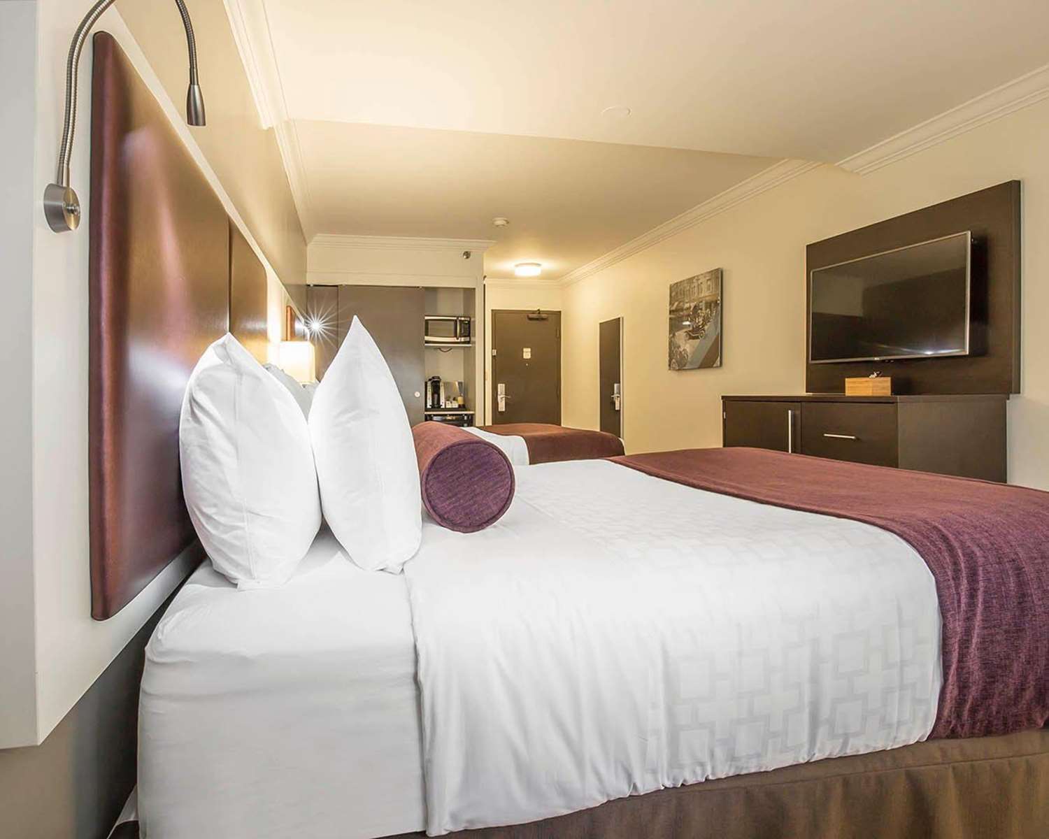 Фото The Saint James Hotel, An Ascend Hotel Collection Member