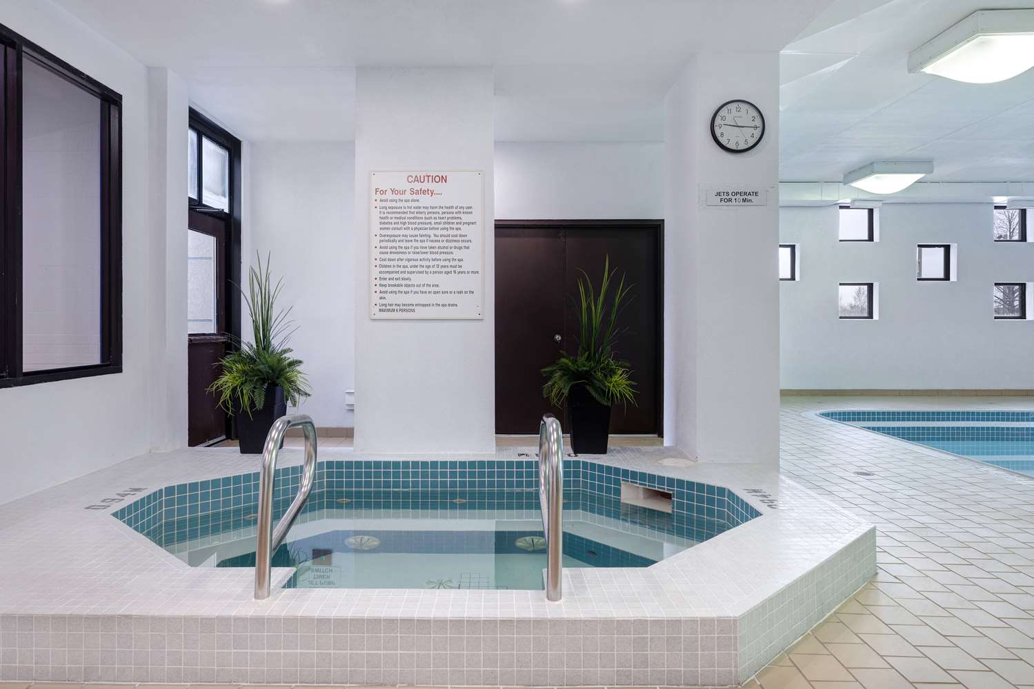 Фото Days Inn by Wyndham Niagara Falls Near The Falls