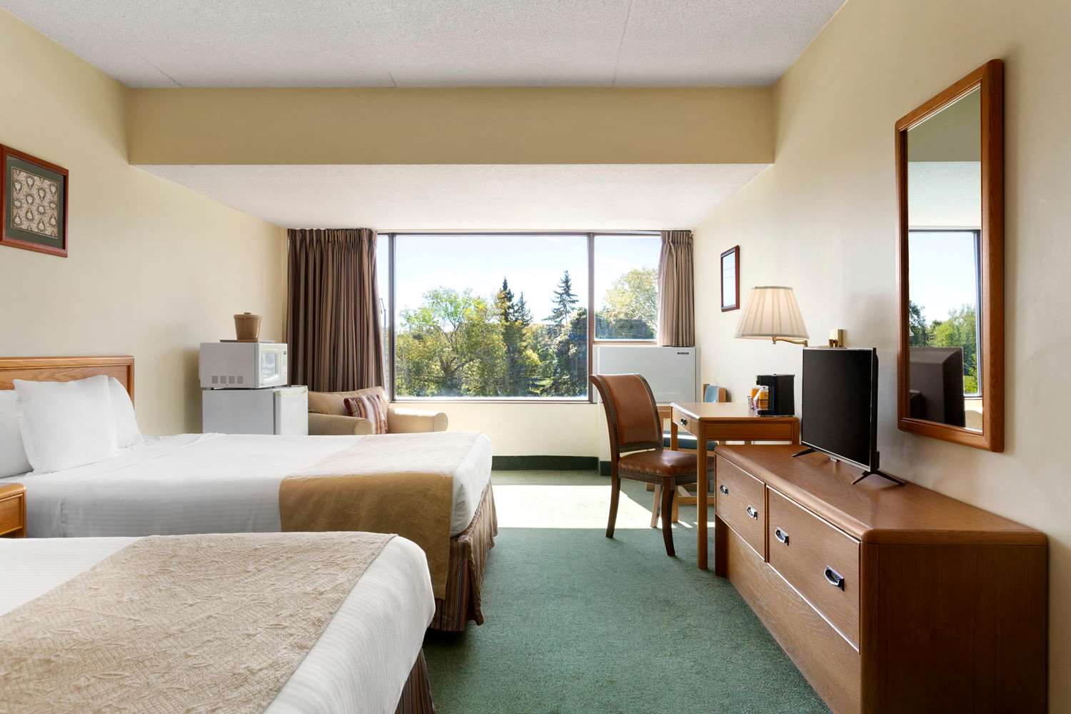 Фото Strata Hotel