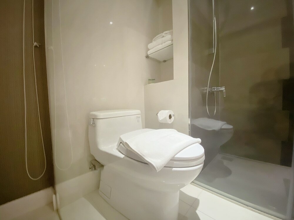 Фото The Luxe Hotel