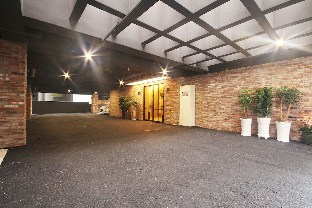 Фото Brown-Dot Seomyeon 1