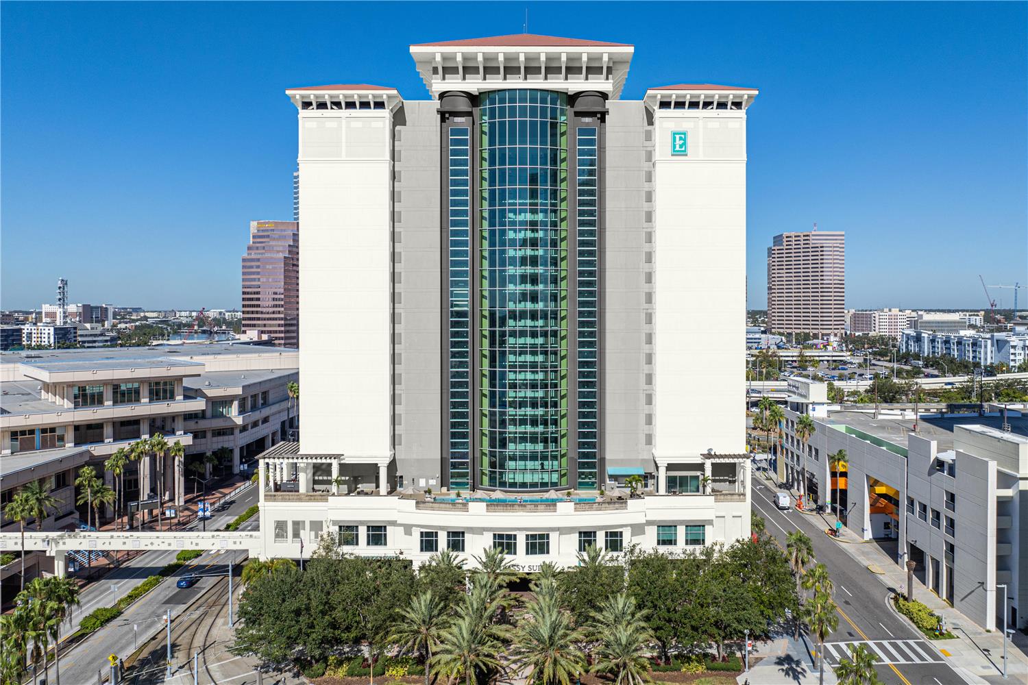 Фото Embassy Suites Tampa Downtown