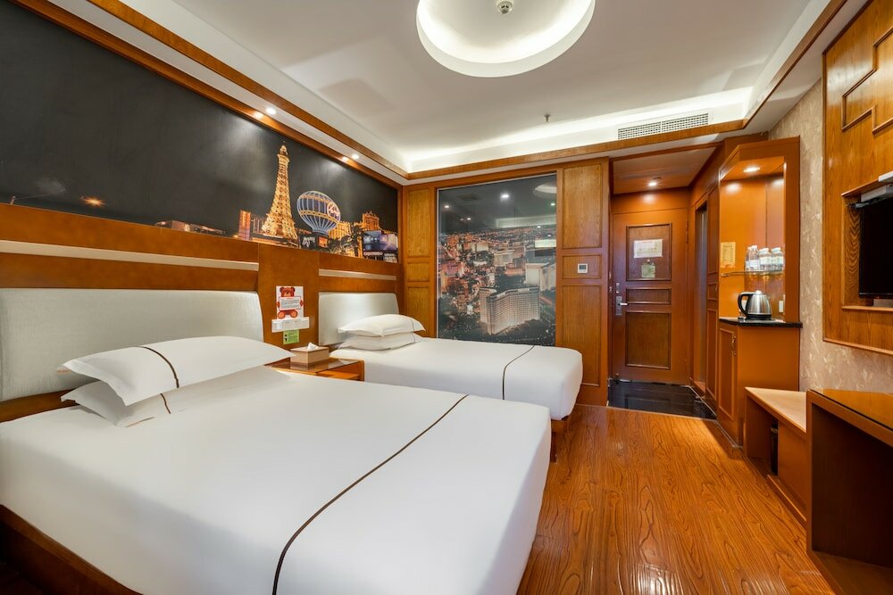 Фото Yiwu Baide Theme Hotel