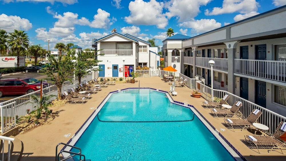 Фото Best Western Orlando East Inn & Suites