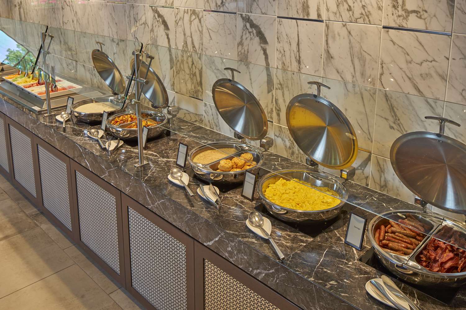 Фото Hilton Raleigh North Hills