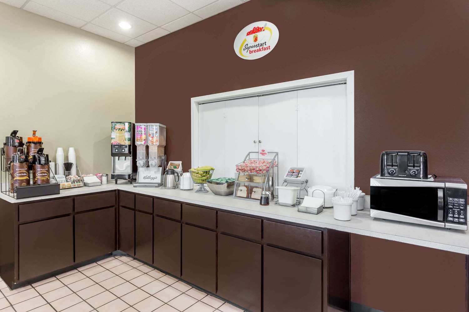 Фото Super 8 by Wyndham Port Wentworth Savannah Area