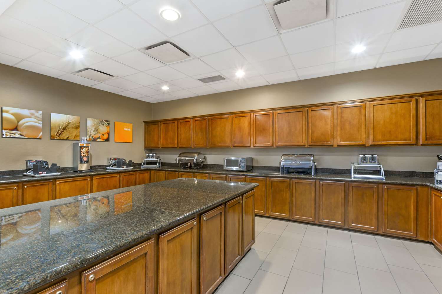 Фото Comfort Suites Glendale - State Farm Stadium Area