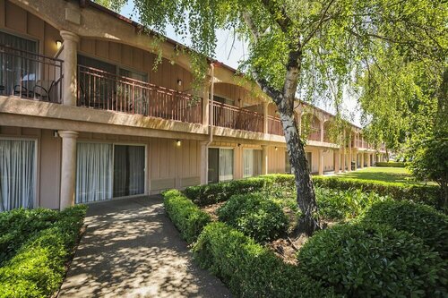 Гостиница Days Inn by Wyndham Modesto в Модесто