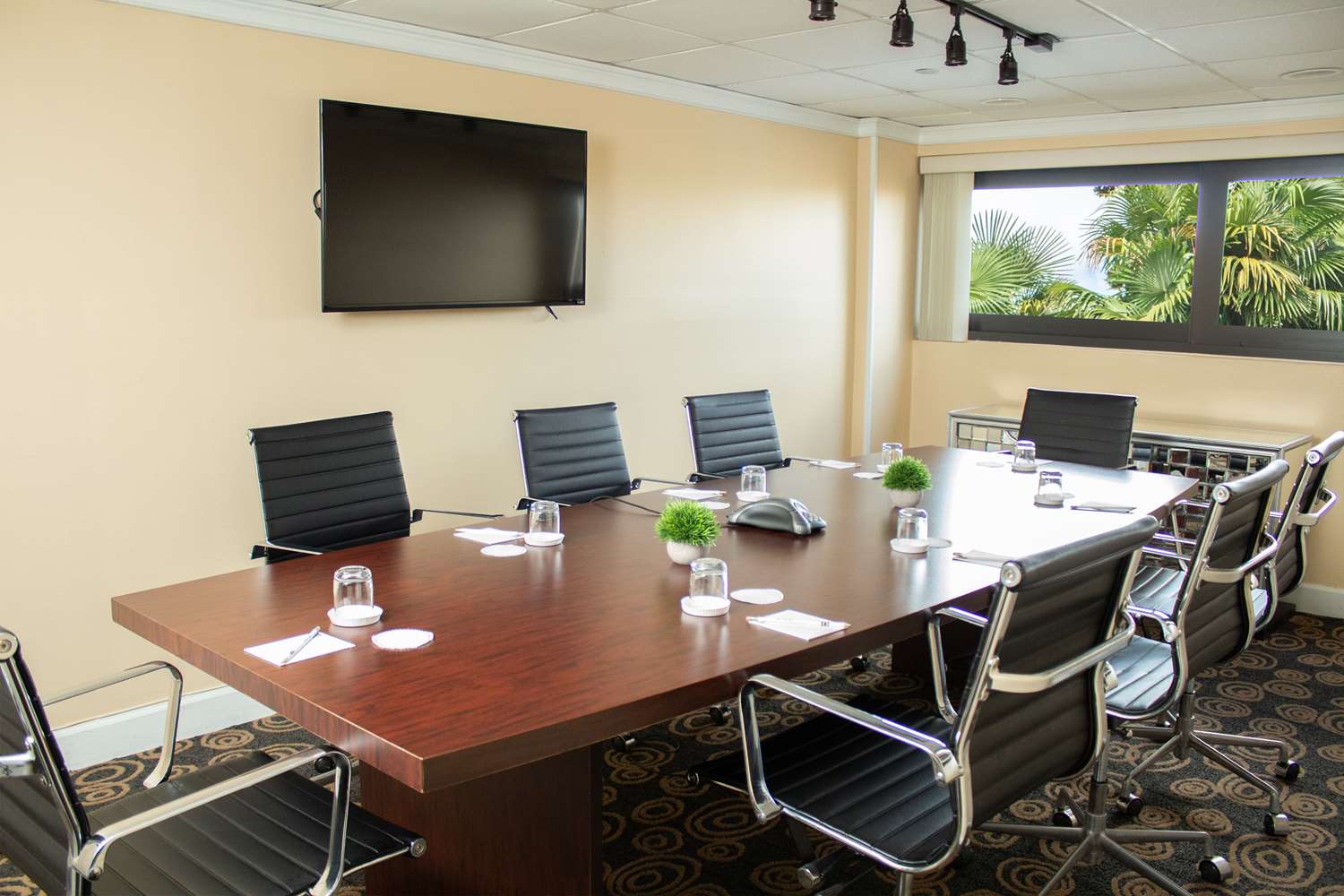 Фото Regency Miami Airport