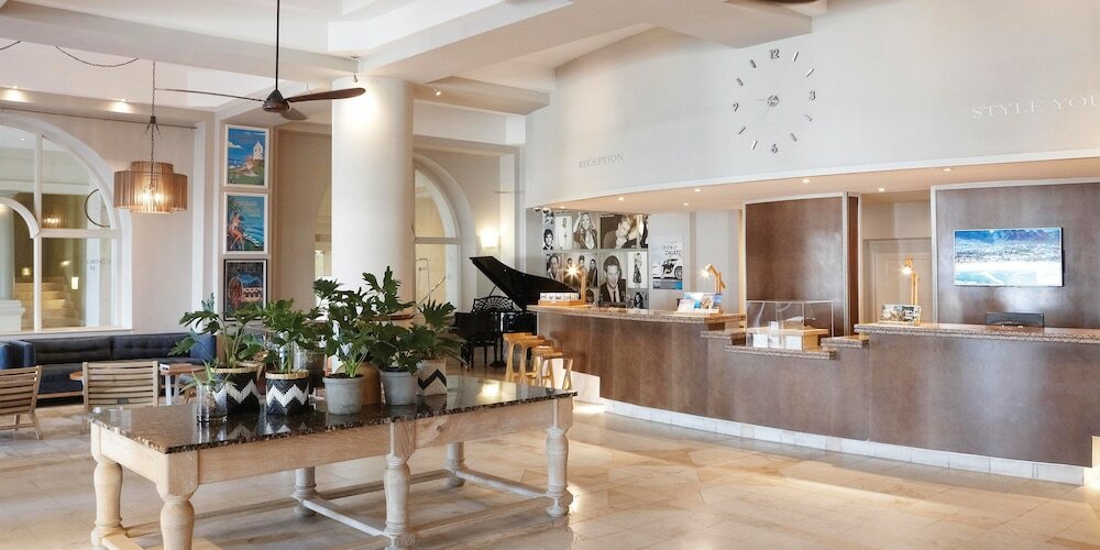 Фото The Bay Hotel