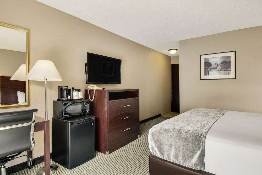Фото Rodeway Inn & Suites Portland - Jantzen Beach