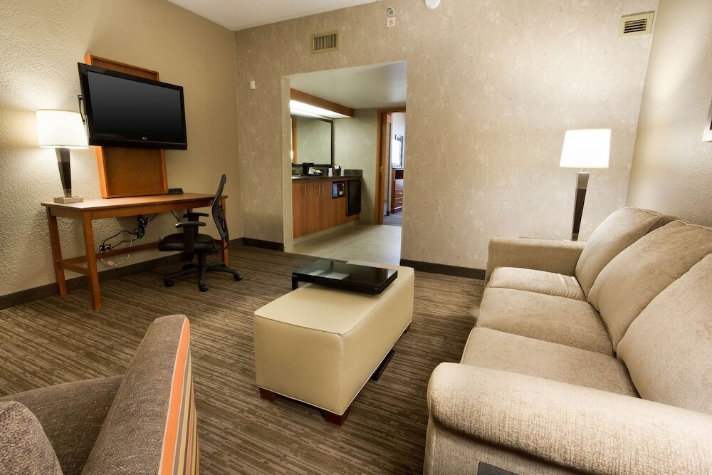 Фото Drury Inn & Suites Austin North