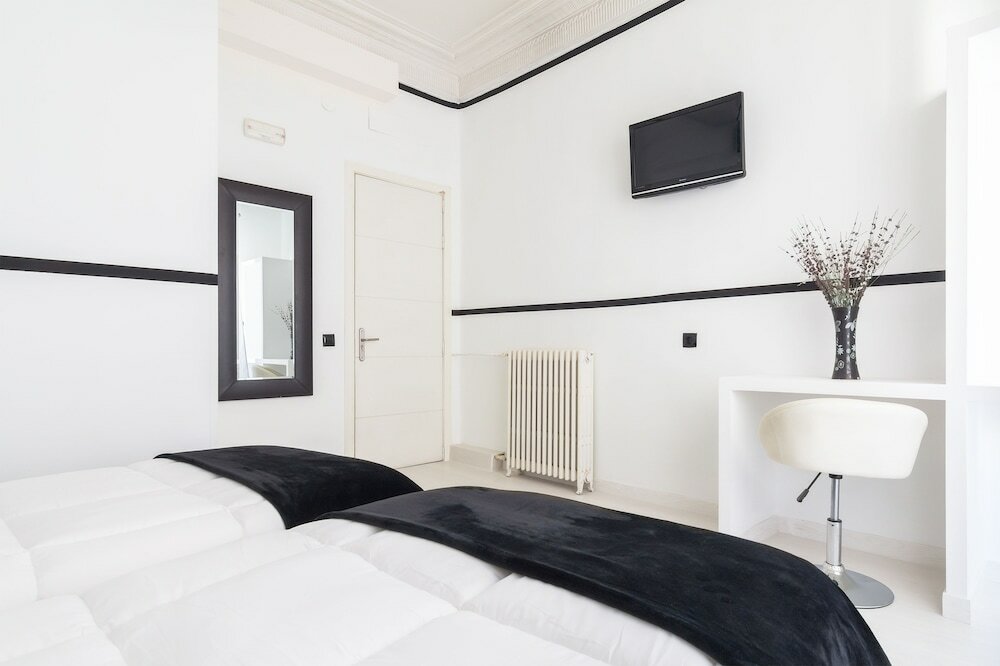 Фото Hostal Gran VIA 63 Rooms