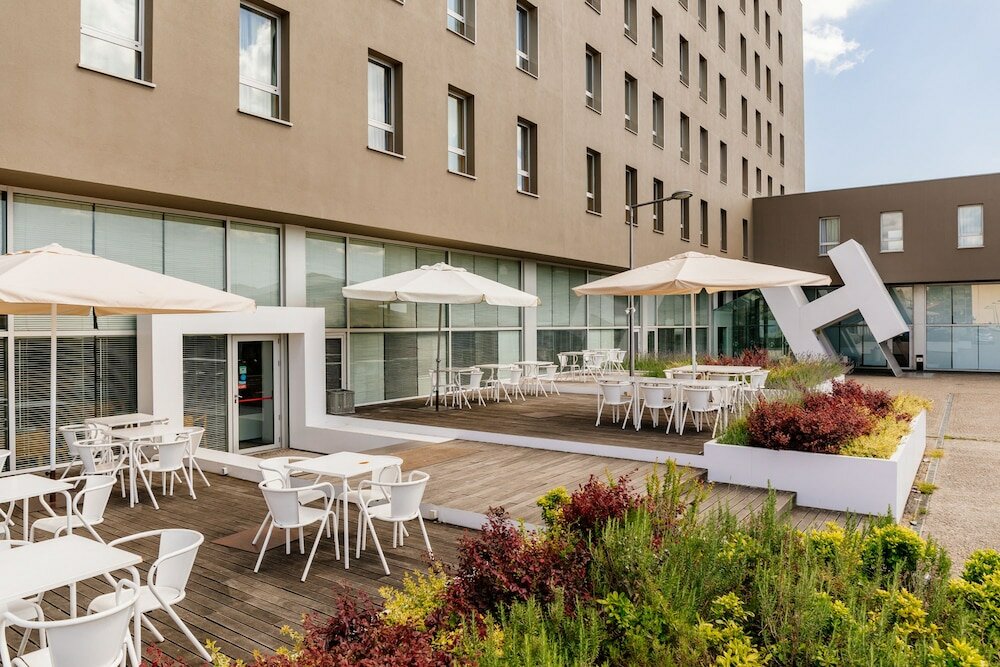 Фото Basic Braga by Axis