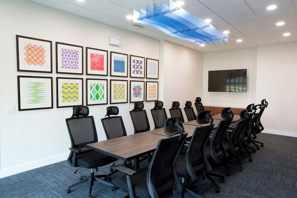 Фото Holiday Inn Express & Suites Edmonton Sw - Windermere, an Ihg Hotel