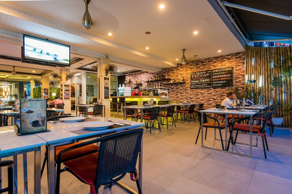 Фото Hallo Patong Hotel & Restaurant