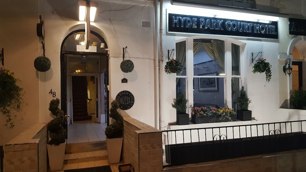 Фото Hyde Park Court Hotel
