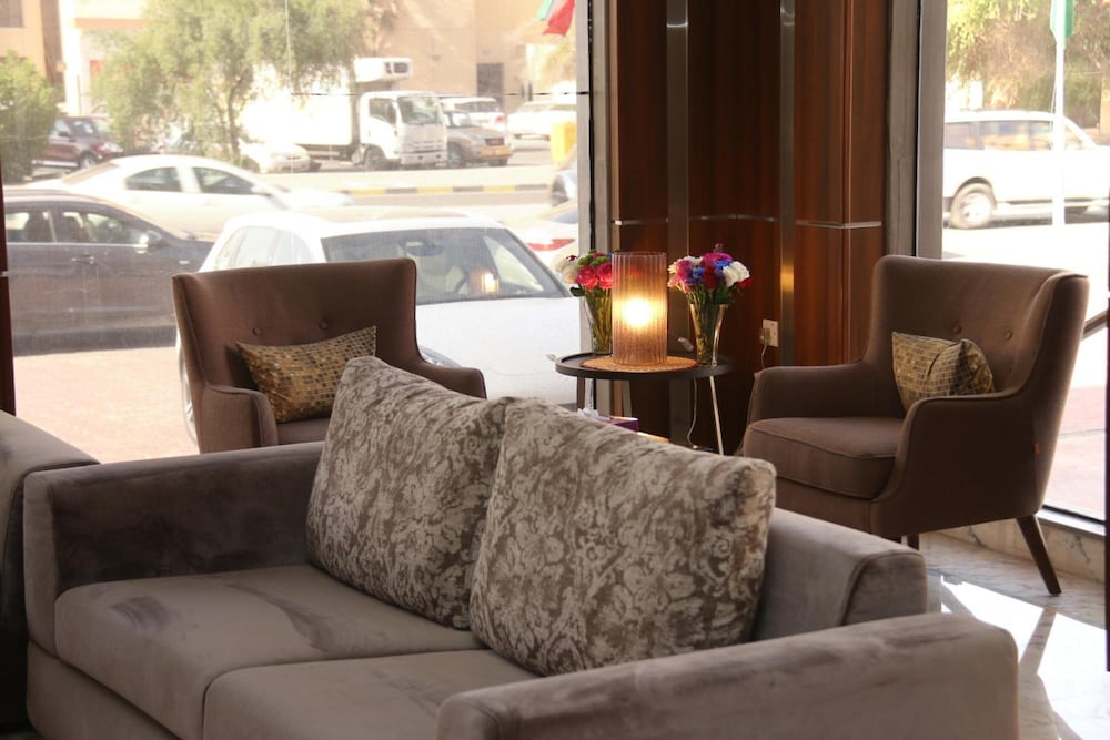 Фото Laguna Hotel Suites