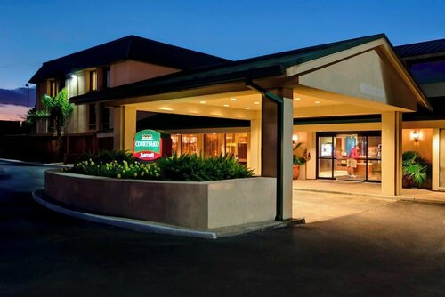Гостиница Courtyard by Marriott Houston Brookhollow в Хьюстоне