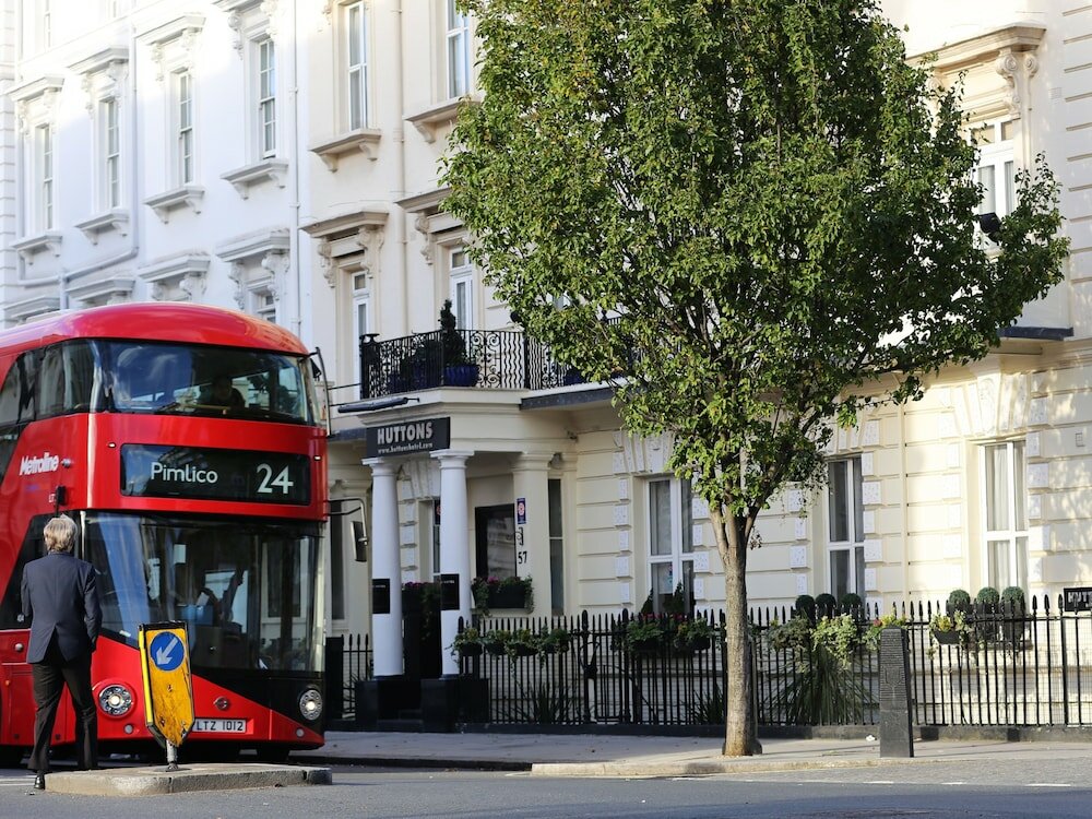 Фото Huttons Hotel