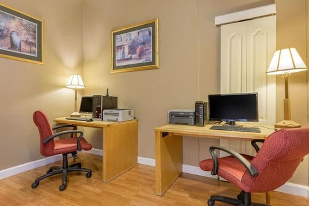 Фото Days Inn & Suites by Wyndham Lebanon Pa