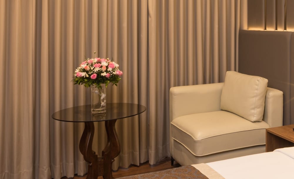 Фото Goldfinch Hotel Mumbai