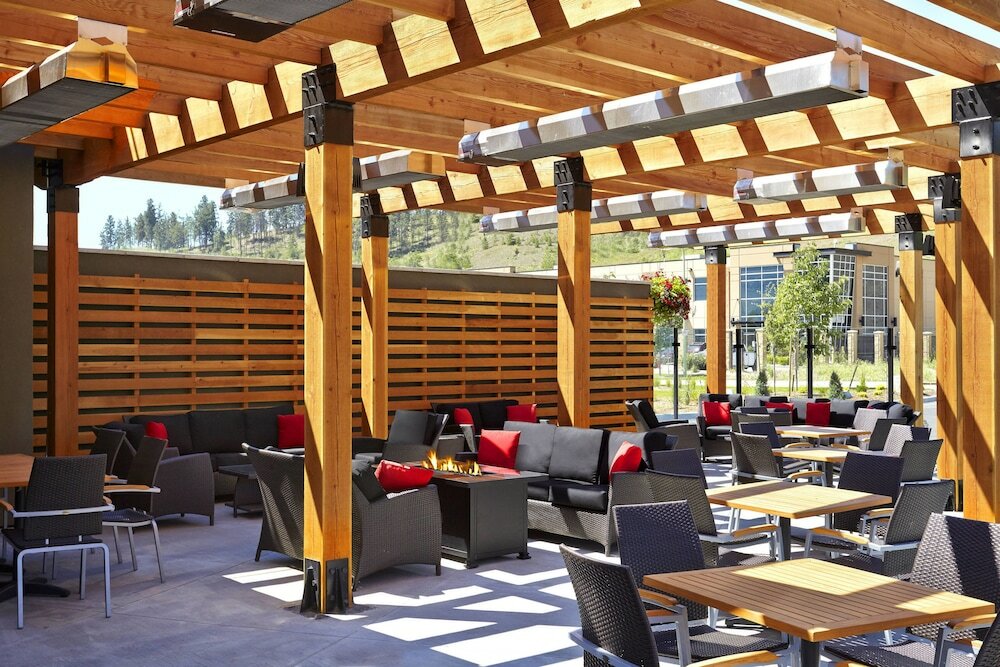 Фото Four Points by Sheraton Kelowna Airport