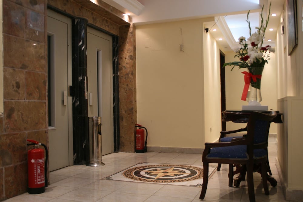 Фото Holidays Express Hotel