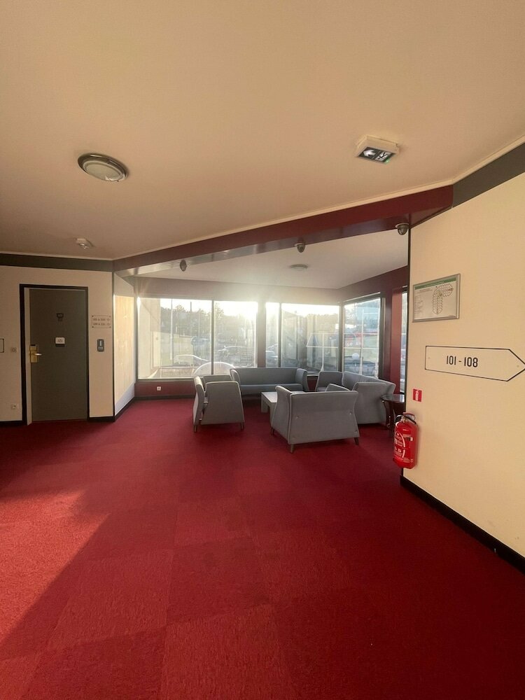 Фото Hotel Kyriad Saint Fargeau Ponthierry Apollonia