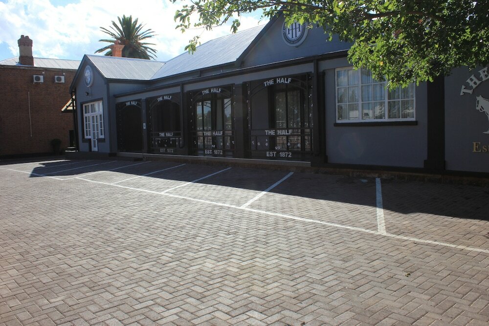 Фото The Halfway House Hotel