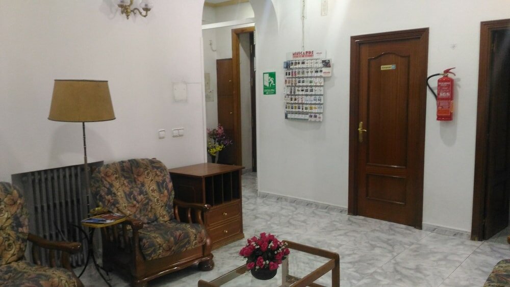 Фото Hostal Palacios Fuencarral