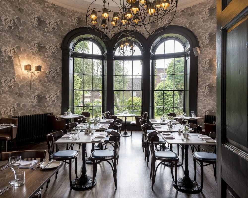 Фото The Churchill Hotel