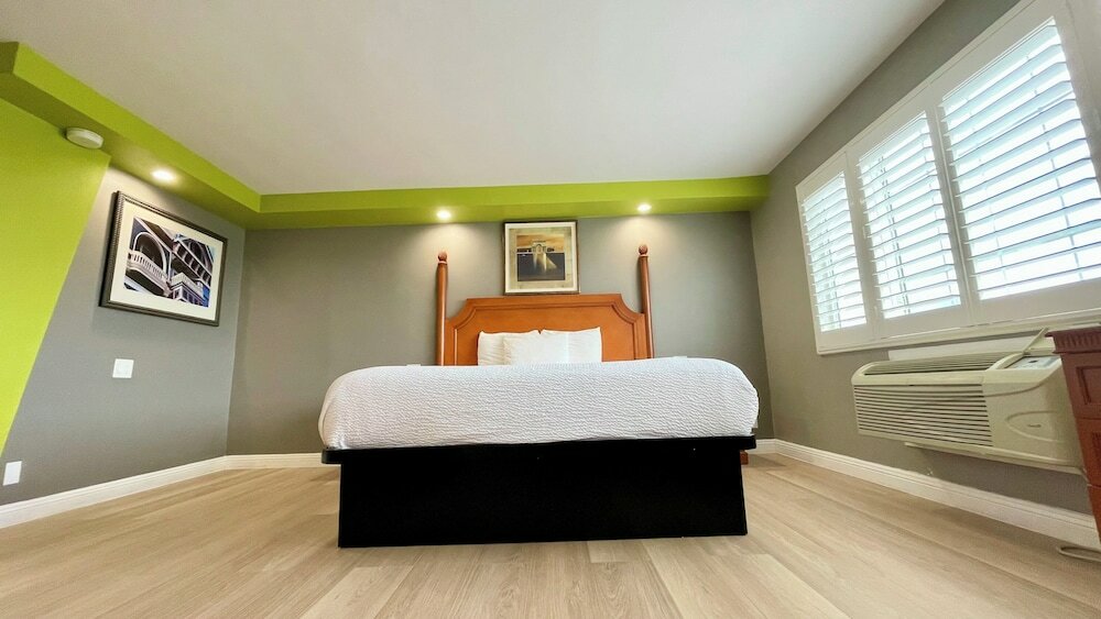 Фото SeaScape Inn - A FairBridge Hotel