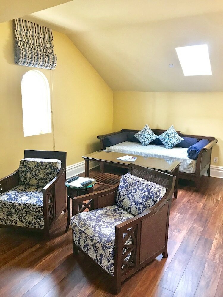 Фото West Cliff Inn - A Four Sisters Inn