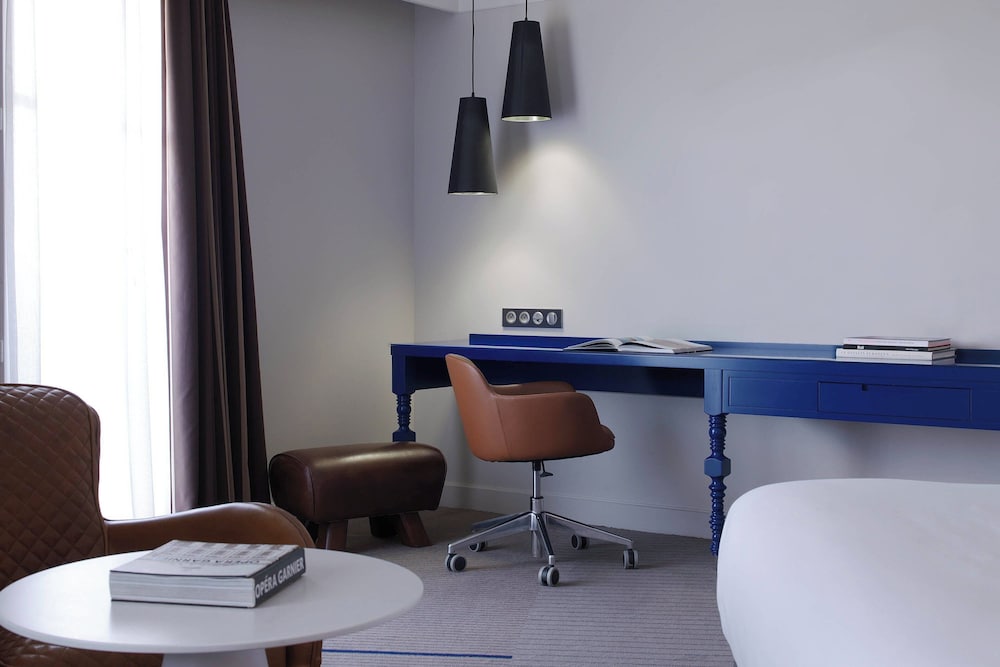 Фото Renaissance Paris Hippodrome De St. Cloud Hotel