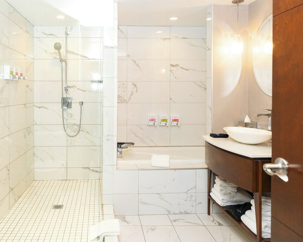 Фото Le Saint-Sulpice Hotel Montreal