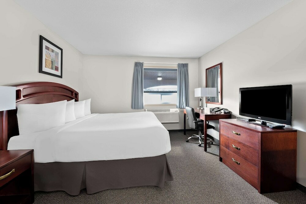 Фото Surestay Plus by Best Western Hardisty