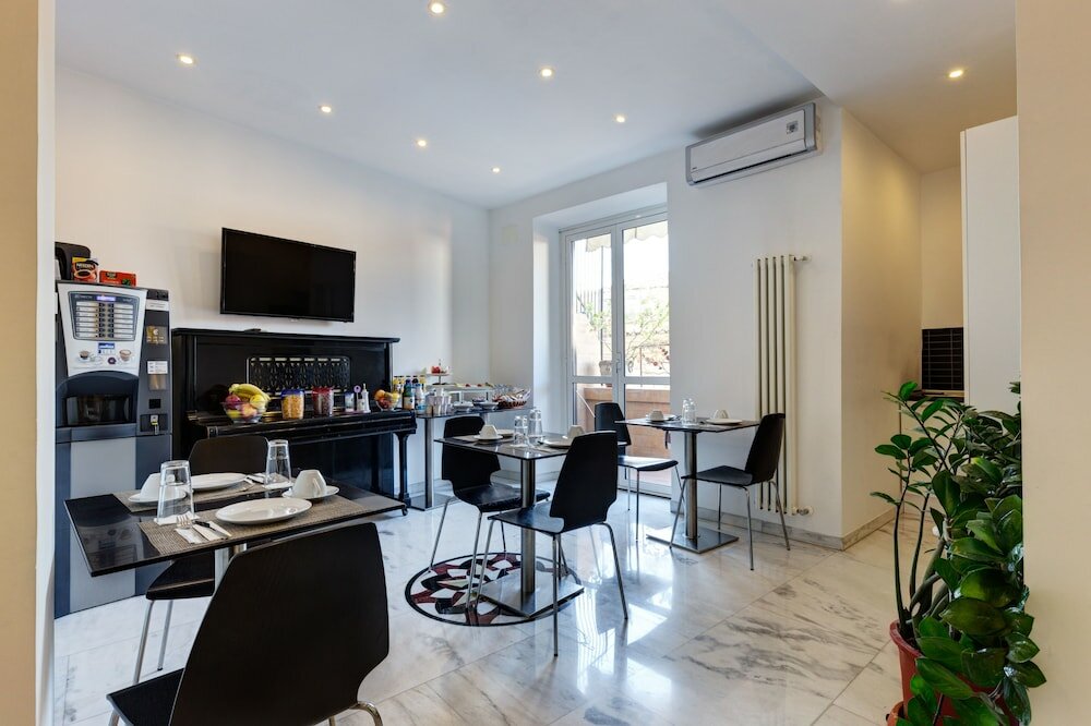 Фото Little Rhome Suites