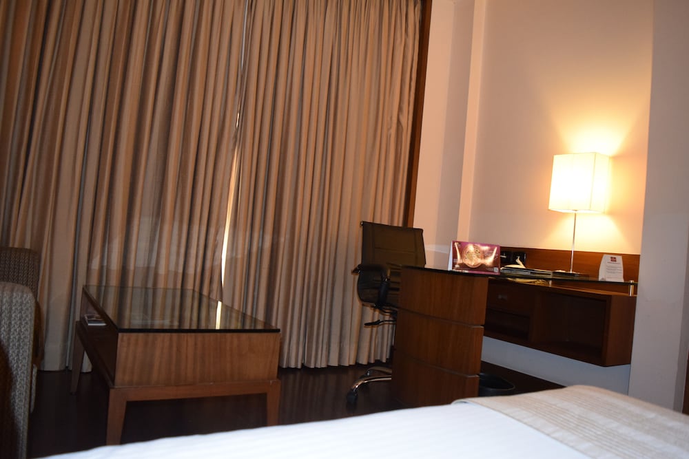 Фото The Bristol Hotel