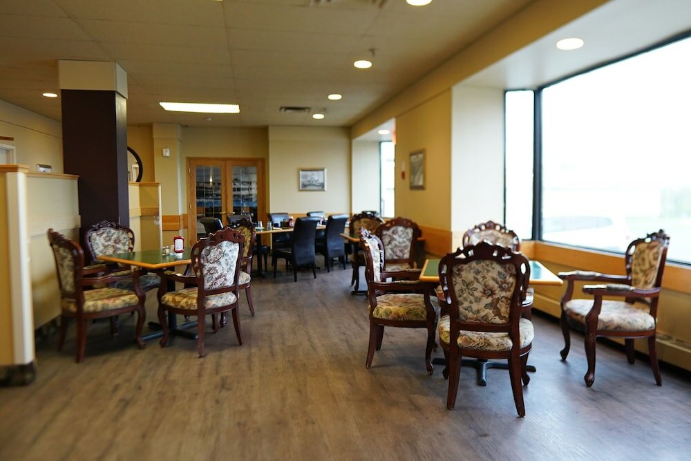 Фото Prince Arthur Waterfront Hotel & Suites