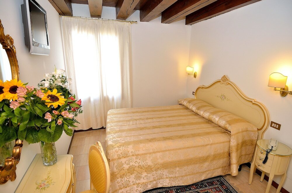 Фото Hotel Orion