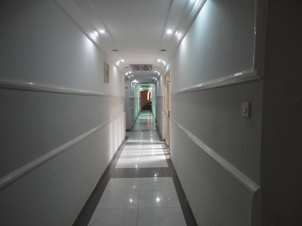 Фото Sdm Tavern and Suites