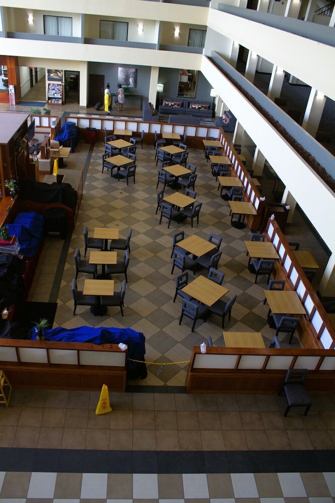 Фото Atrium Hotel and Suites