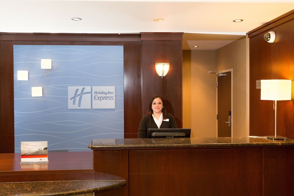 Фото Holiday Inn Express Hotel & Suites Whitecourt, an Ihg Hotel