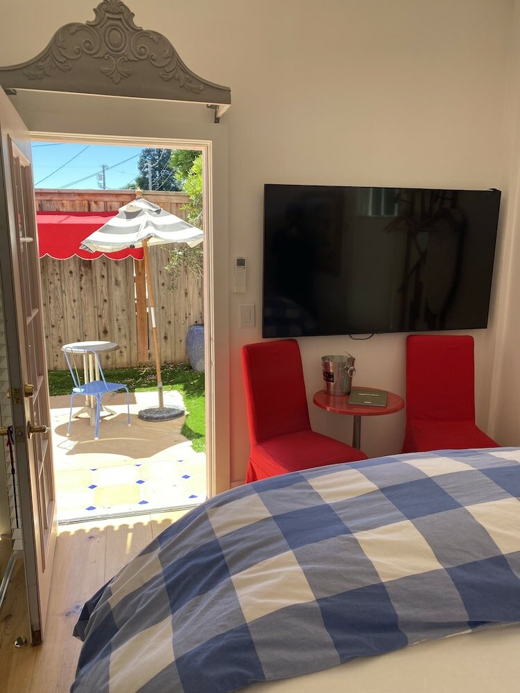 Фото Metro Hotel and Cafe