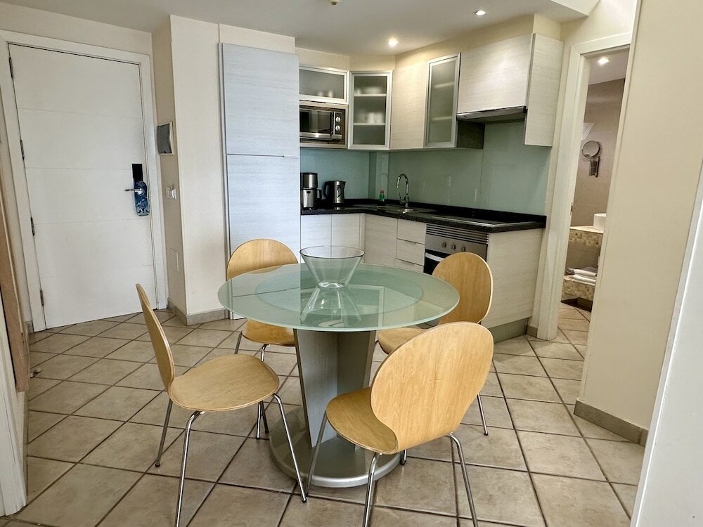 Фото Pearly Grey Ocean Club Apartments & Suites