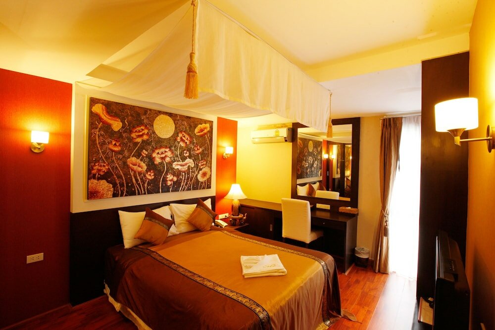 Фото Mirth Sathorn Hotel