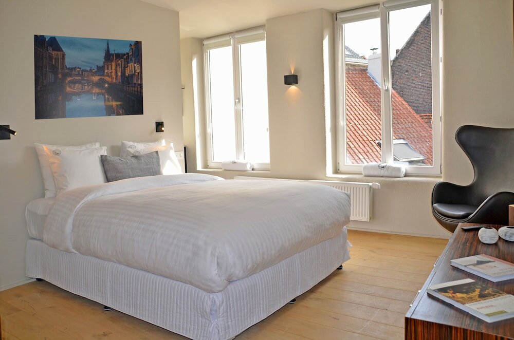 Фото The House of Edward