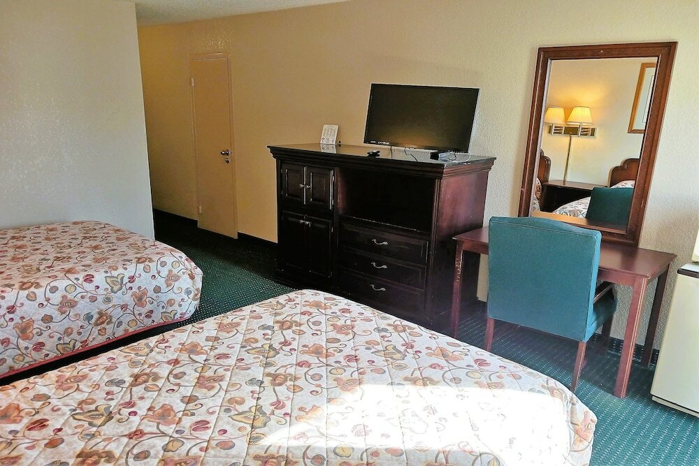 Фото USA Inn Junction City Near Fort Riley